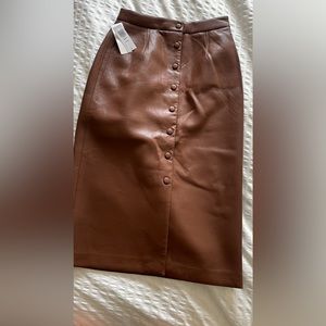Aritzia BNWT size 0 Manor skirt